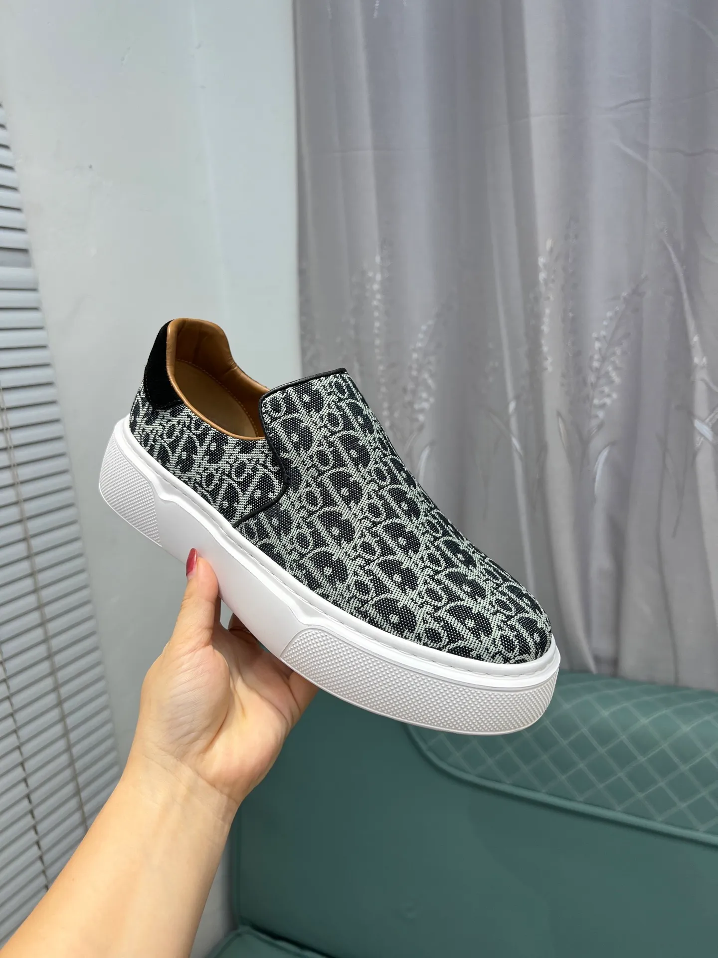Men's shoes 💰380 The latest DiOr shipment, using imported top-grade jacquard fabric with cowhide design 👍 Breathable mesh lining, comfortable to wear, lightweight, original last mold, official website 1:1, private mold outsole, non-slip, color, multiple colors available, code number 38 to 44 (45 can be ordered)